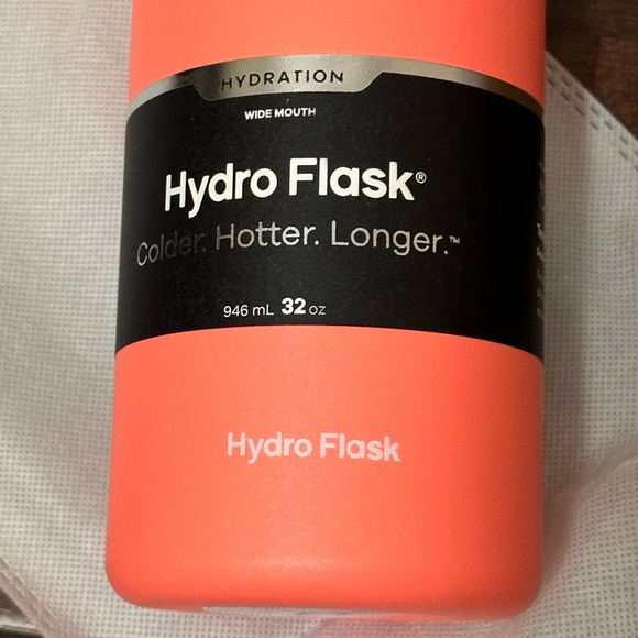 BNWT - Rare Coral Hydroflask - Picture 2 of 4